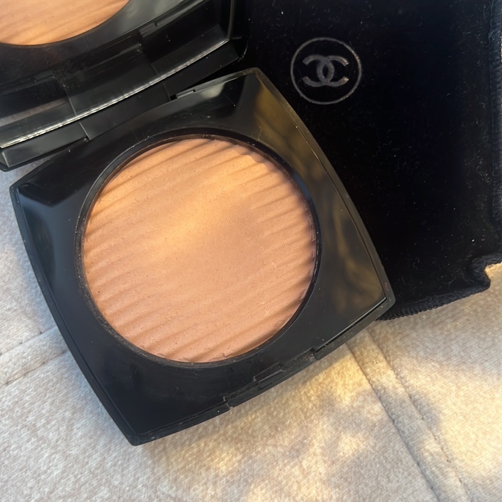 Chanel Les Beiges Healthy Glow Luminous Powder - Picture 6 of 9